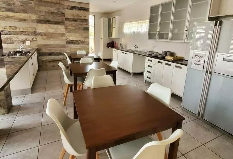 ペンション Avonlea Guesthouse