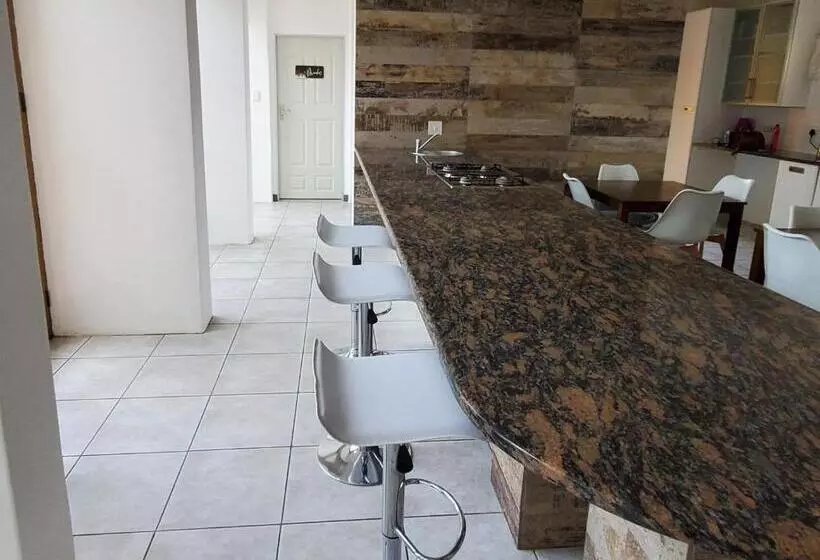 ペンション Avonlea Guesthouse