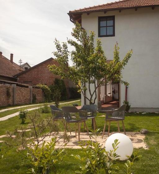 تختخواب و صبحانه Elma Guesthouse