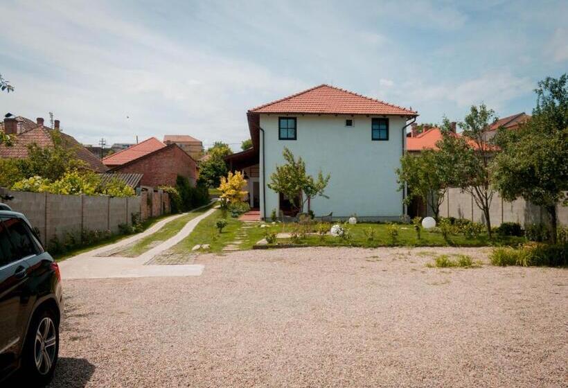 تختخواب و صبحانه Elma Guesthouse