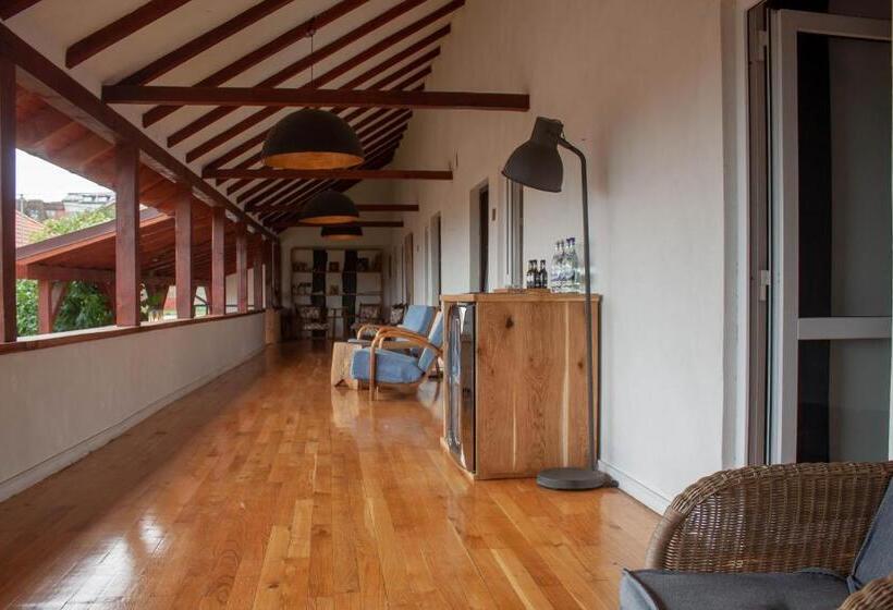 تختخواب و صبحانه Elma Guesthouse