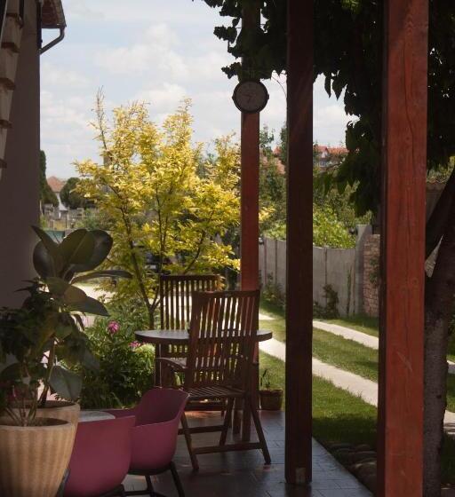 تختخواب و صبحانه Elma Guesthouse