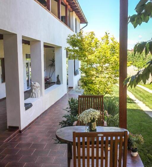 تختخواب و صبحانه Elma Guesthouse