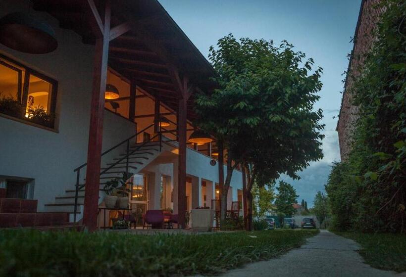 تختخواب و صبحانه Elma Guesthouse