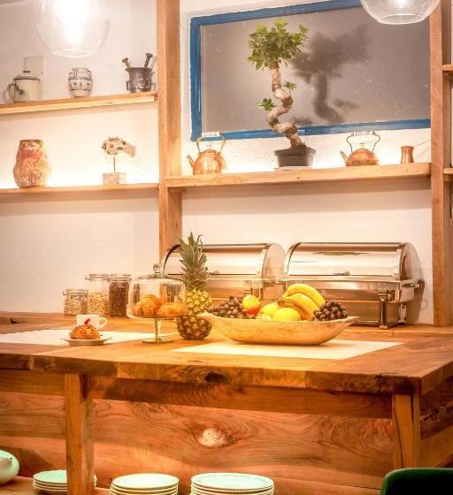 تختخواب و صبحانه Elma Guesthouse