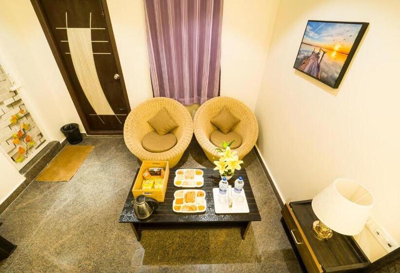 هتل Jeyam Residency