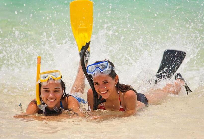 ホテル Pelican Beach Resort South Water Caye