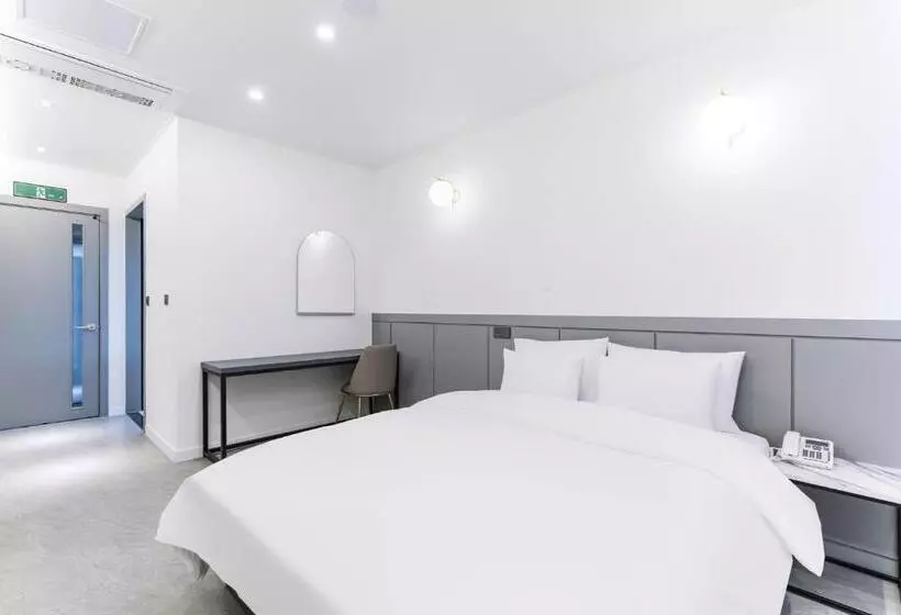 هتل Pyeongtaek Godeok Rich Stay
