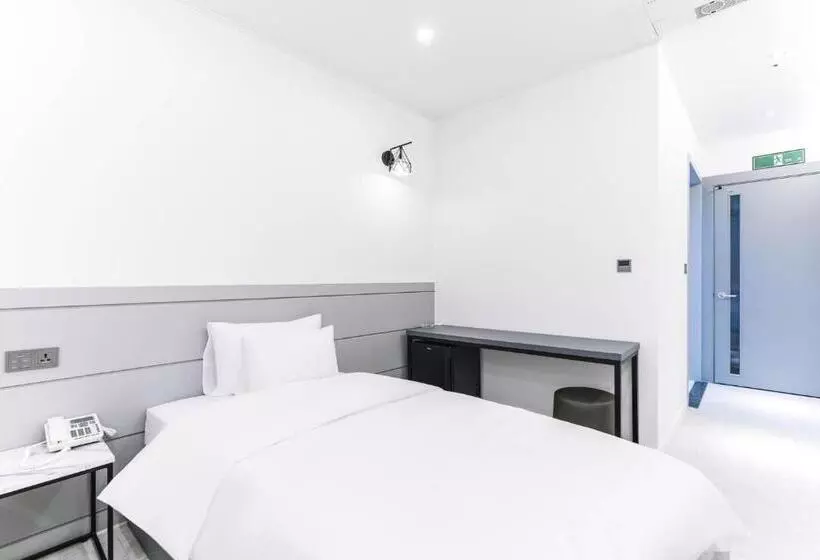 هتل Pyeongtaek Godeok Rich Stay