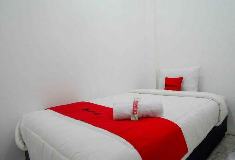 فندق Reddoorz Near Gor Jatidiri Semarang