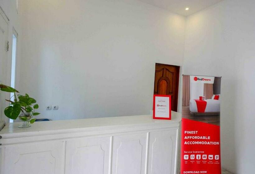 فندق Reddoorz Near Gor Jatidiri Semarang