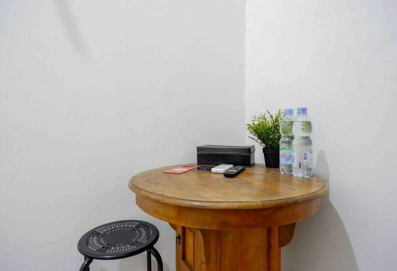 فندق Reddoorz Near Gor Jatidiri Semarang