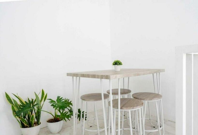 فندق Reddoorz Near Gor Jatidiri Semarang