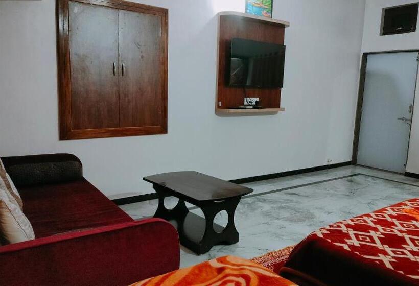 بنسيون Laxmanji Villas