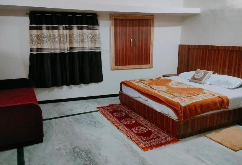 بنسيون Laxmanji Villas