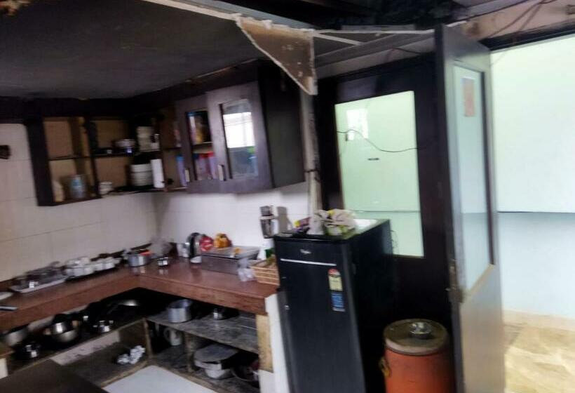 Pensão Oyo 82670 Radha Krishan Palace