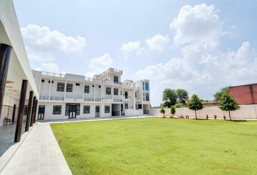 Pensão Oyo 82670 Radha Krishan Palace