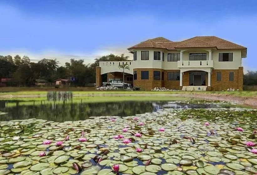 Bua Daeng Homestay Resort