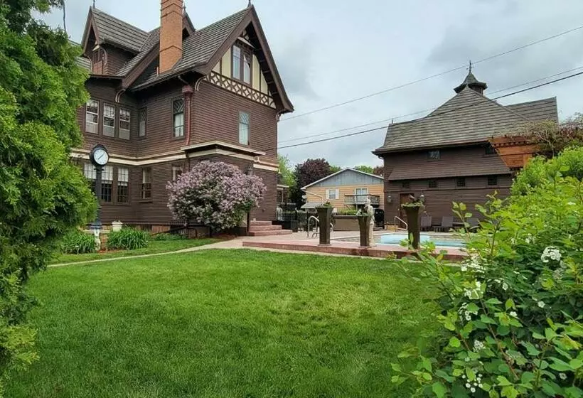 تختخواب و صبحانه Chocolate Mansion