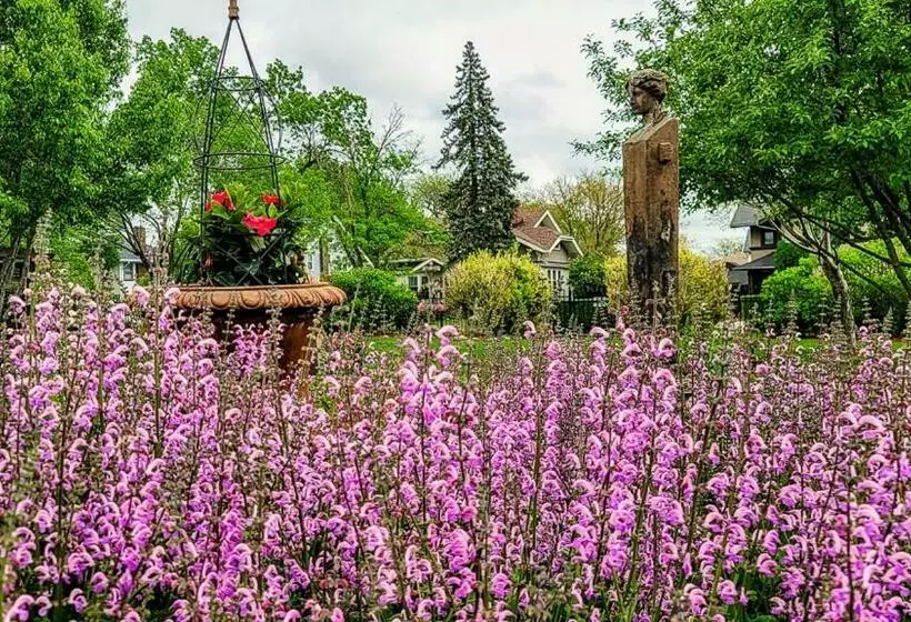 تختخواب و صبحانه Chocolate Mansion