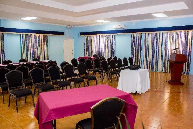 هتل Bay Gardens Inn