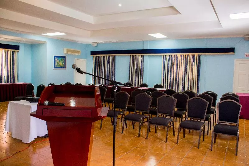 هتل Bay Gardens Inn