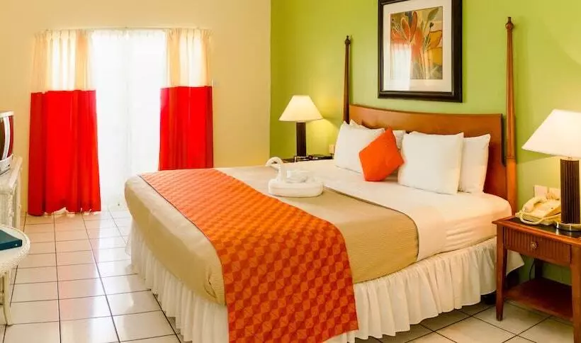 هتل Bay Gardens Inn