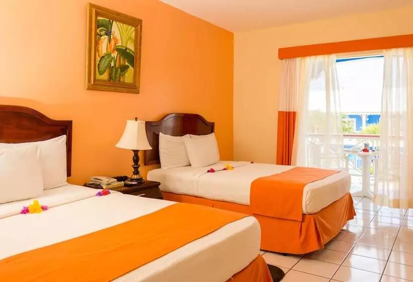 هتل Bay Gardens Inn