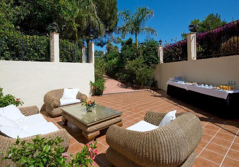 هتل Bluebay Banus