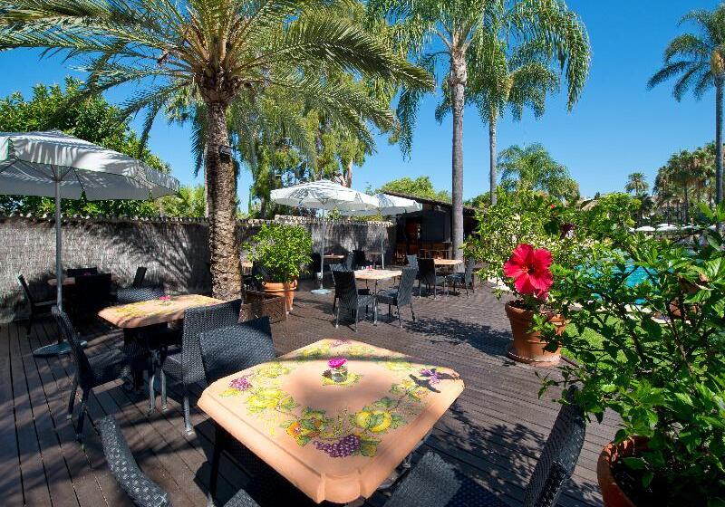 هتل Bluebay Banus