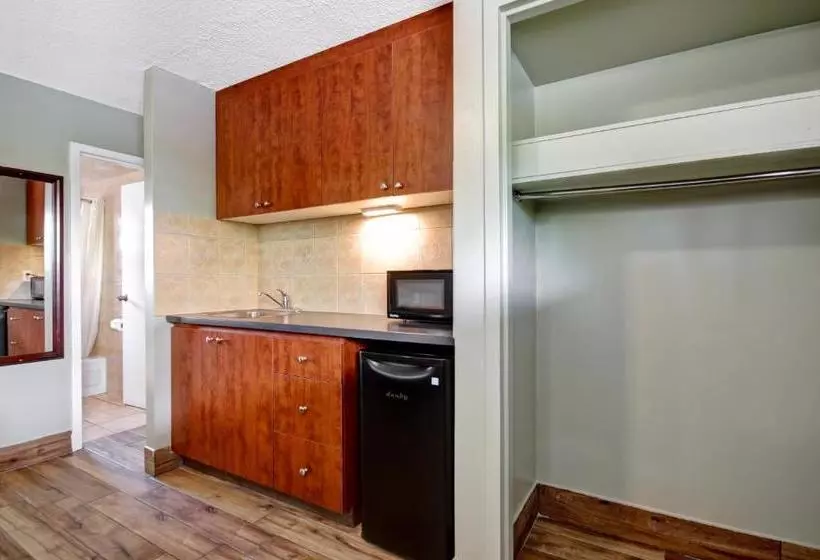 فندق Burlington Inn