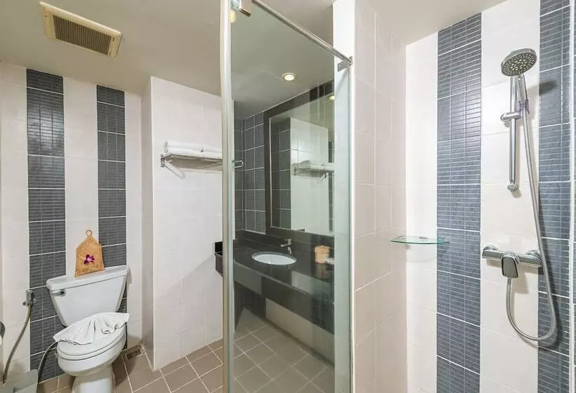 هتل Casa Del M Phuket   Newly Renovated