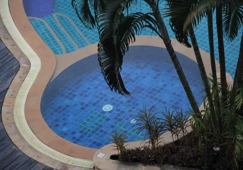 هتل Casa Del M Phuket   Newly Renovated