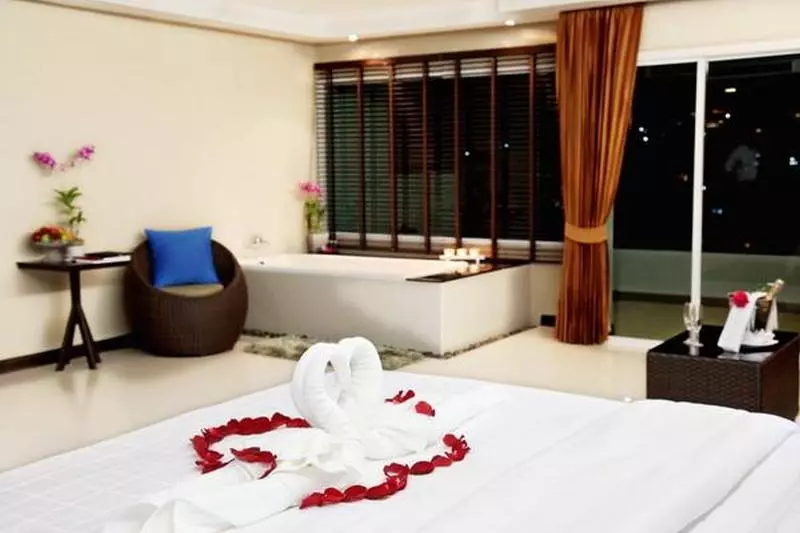 هتل Casa Del M Phuket   Newly Renovated