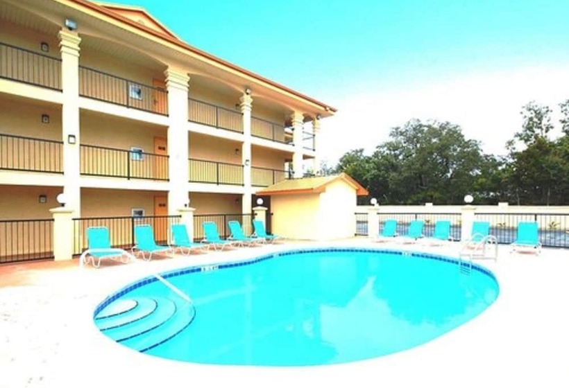 فندق Fairway Inn