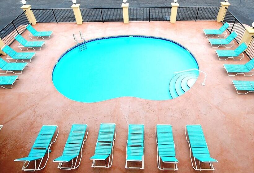 فندق Fairway Inn