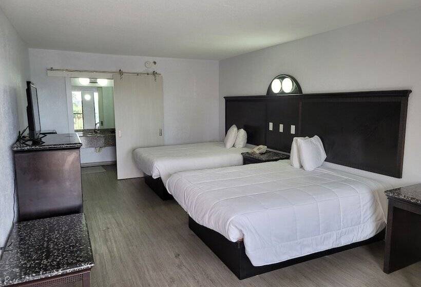 فندق Fairway Inn