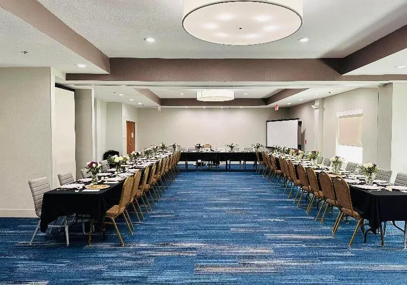 Holiday Inn Express Hotel & Suites Mansfield, An Ihg