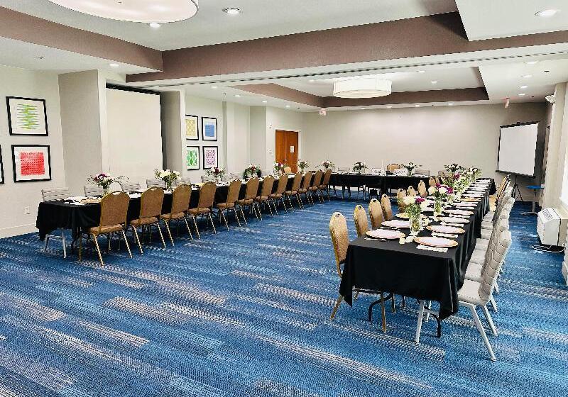 Holiday Inn Express Hotel & Suites Mansfield, An Ihg