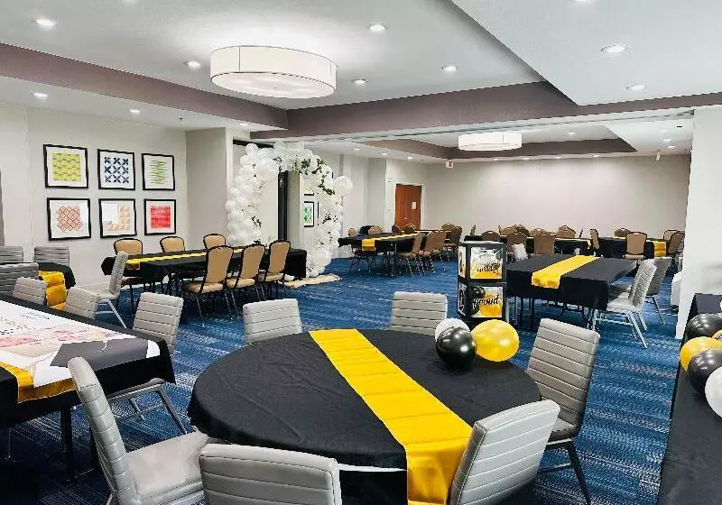 Holiday Inn Express Hotel & Suites Mansfield, An Ihg