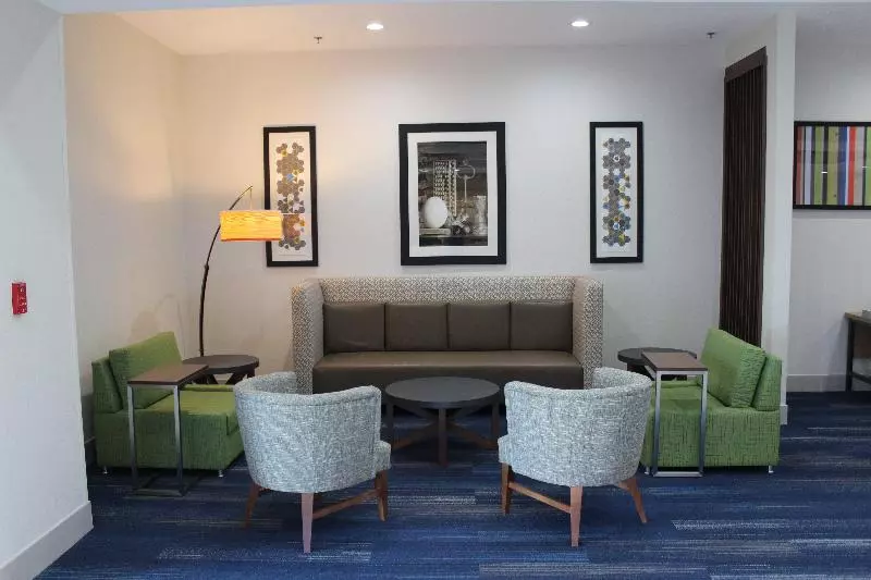 Holiday Inn Express Hotel & Suites Mansfield, An Ihg