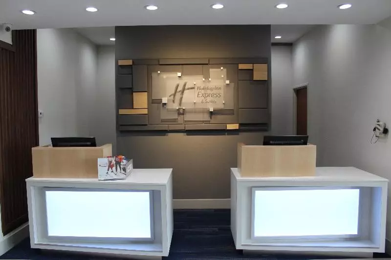 Holiday Inn Express Hotel & Suites Mansfield, An Ihg