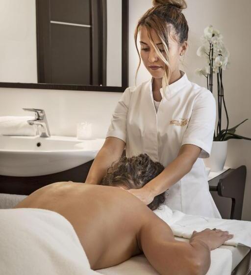 فندق La Rocca Resort & Spa