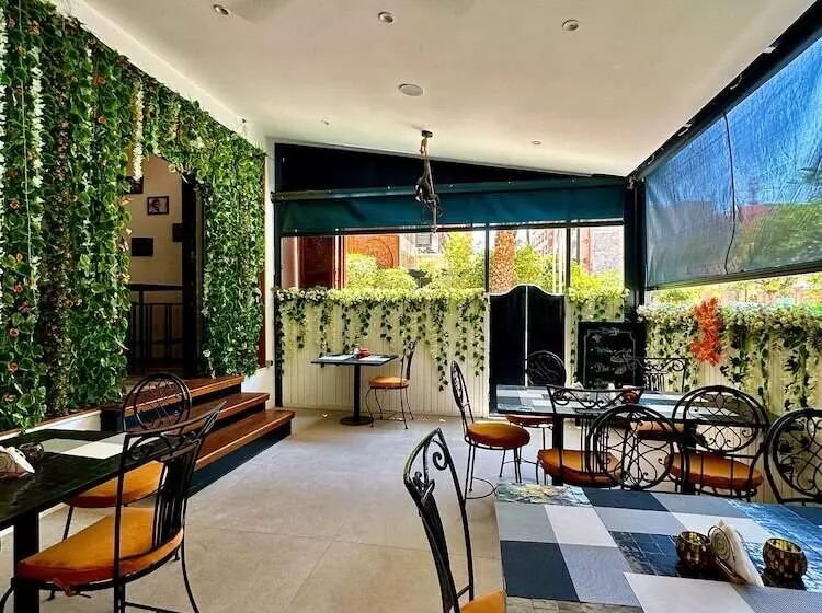 ホテル Les Trois Palmiers