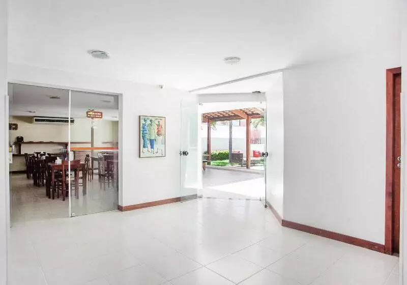 Отель Oyo Alto Da Praia