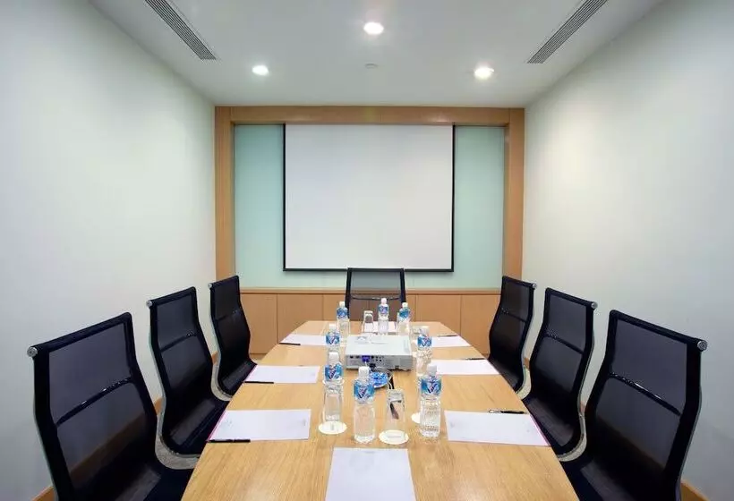 هتل Parkroyal Serviced Suites Kuala Lumpur