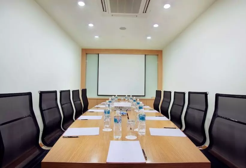 هتل Parkroyal Serviced Suites Kuala Lumpur