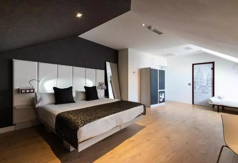 هتل Petit Palace Santa Barbara