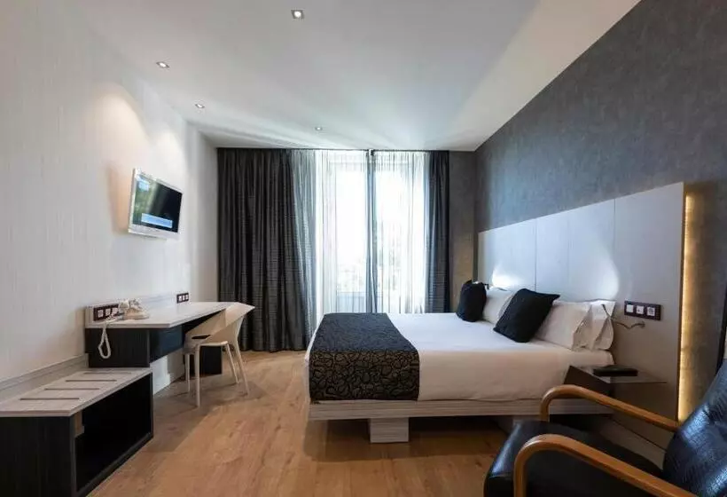 هتل Petit Palace Santa Barbara