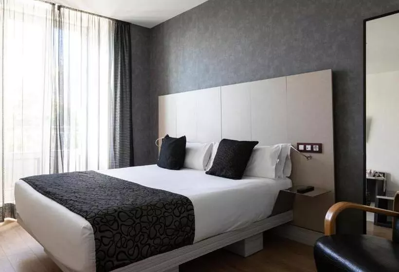 هتل Petit Palace Santa Barbara